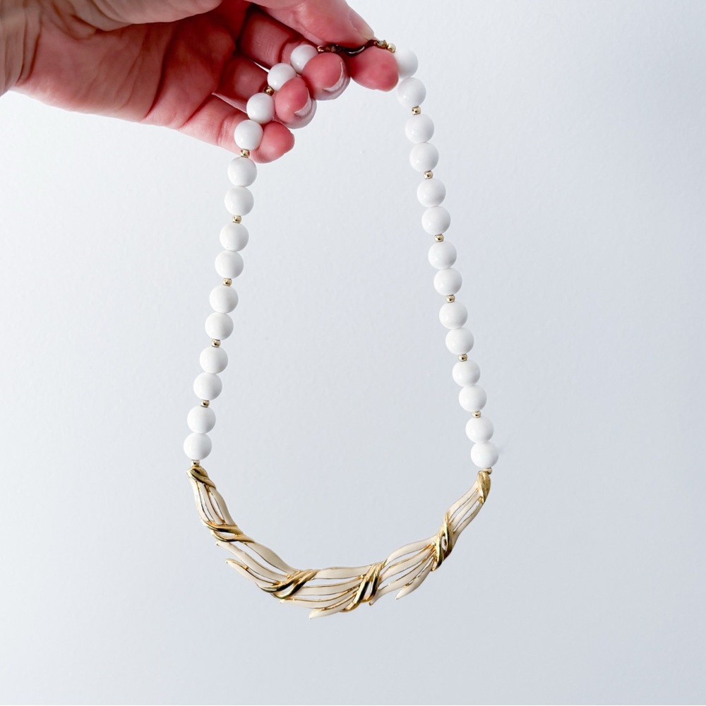 Vintage 80s White and Gold Necklace